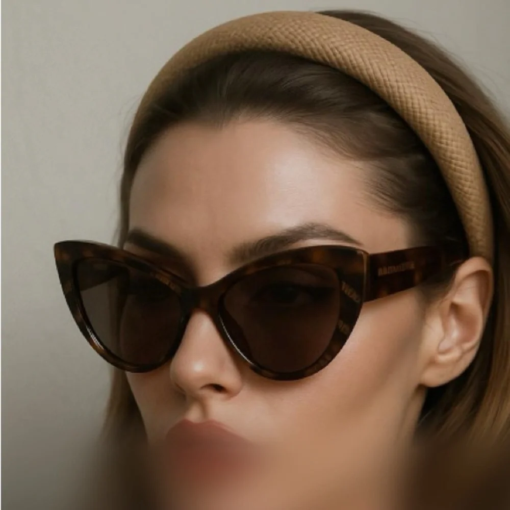 Balenciaga‎ Cat-Eye Sunglasses – Tortoiseshell Logo Frame - Picture 2 of 12